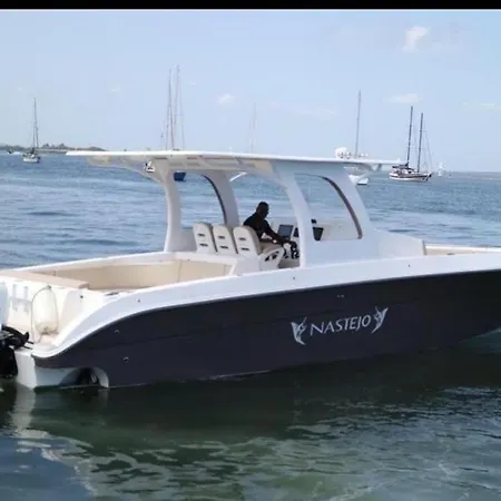 Botes Ctg Hotel en barco *